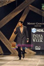 Zayed Khan walk the ramp for Manav Gangwani at HDIL India Couture Week, Grand Hyatt, Mumbai on 15th Oct 2009 (55).JPG